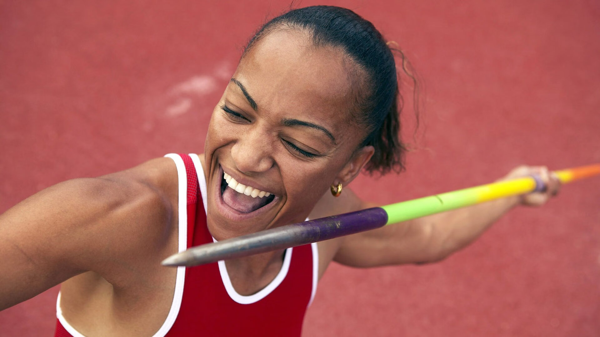 游泳节奏控制意识强化，表现稳定，游泳技术动作