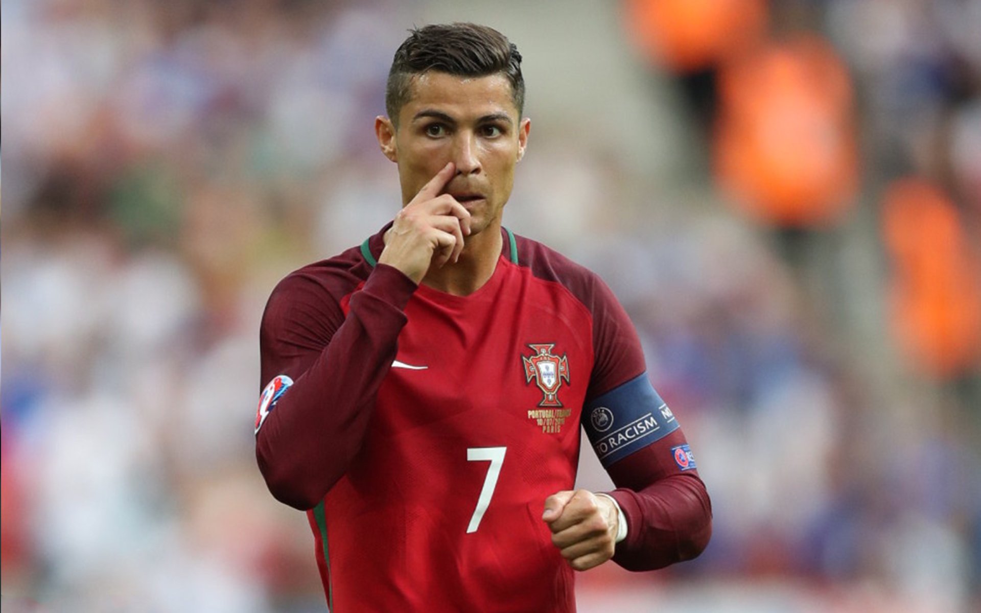 特色足球文化在国际科技展览中亮相，展示体育科技创新实力，足球技术展示